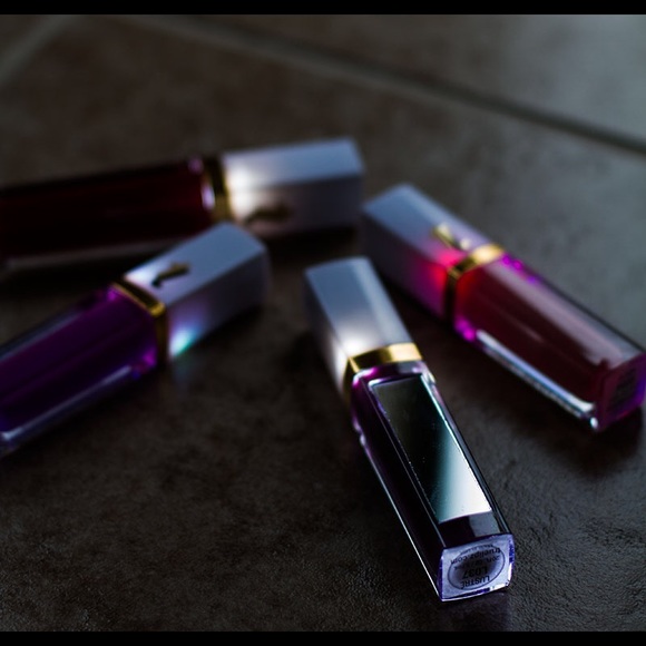 True Lipz Lustre Lipgloss Ultra Sheer Plum-L037 - Picture 2 of 5